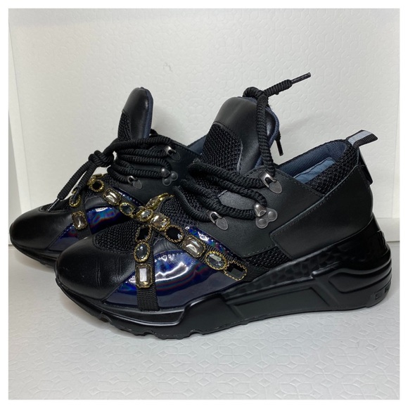 Steve Madden Shoes - Steve Madden Women’s Black Sneakers Size 5.5